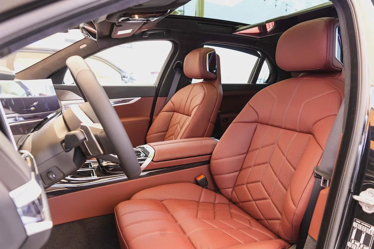 BMW 7-Series 735i 2026 - GCC Specs - Like New!-4-4