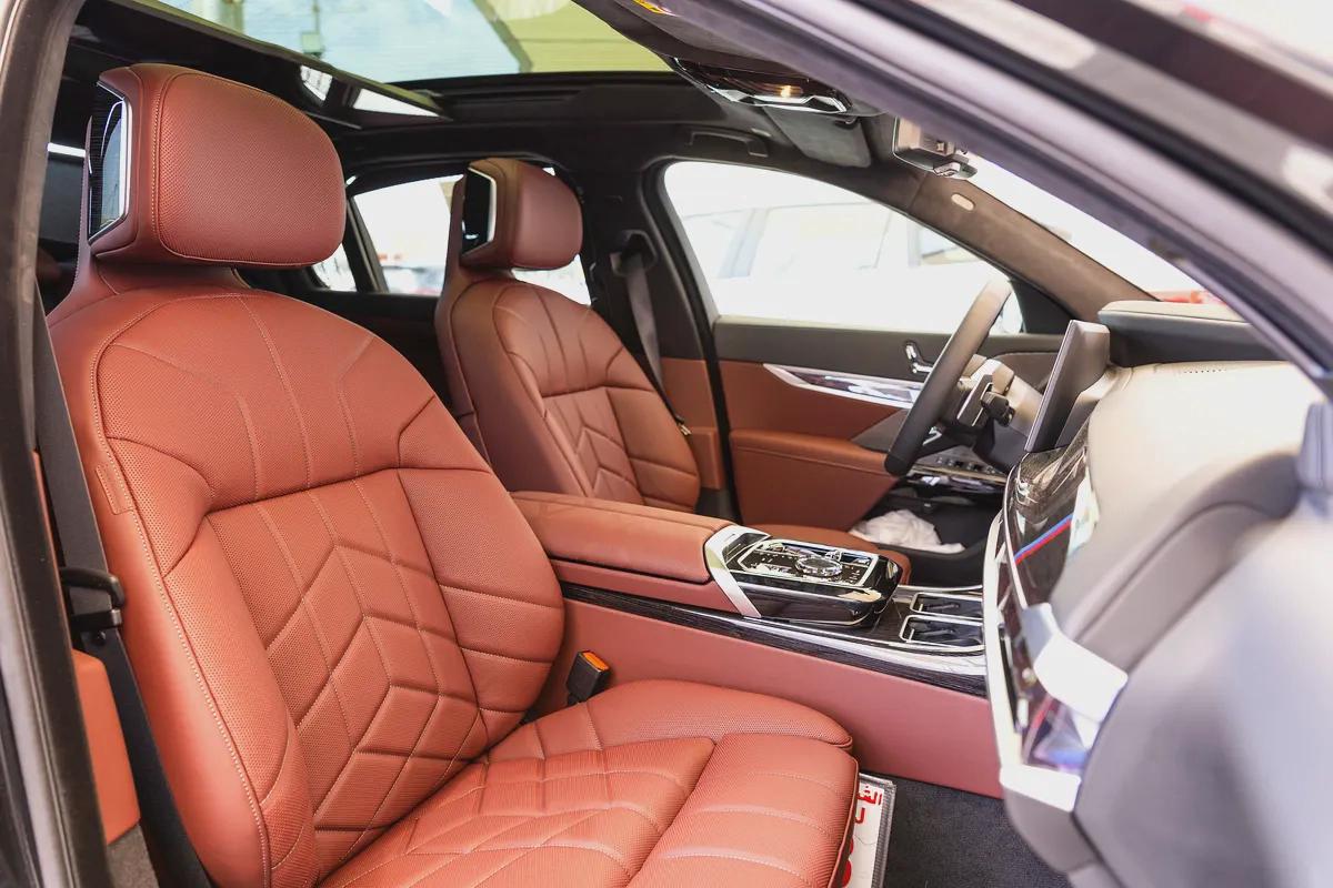 BMW 7-Series 735i 2026 - GCC Specs - Like New!-10-10