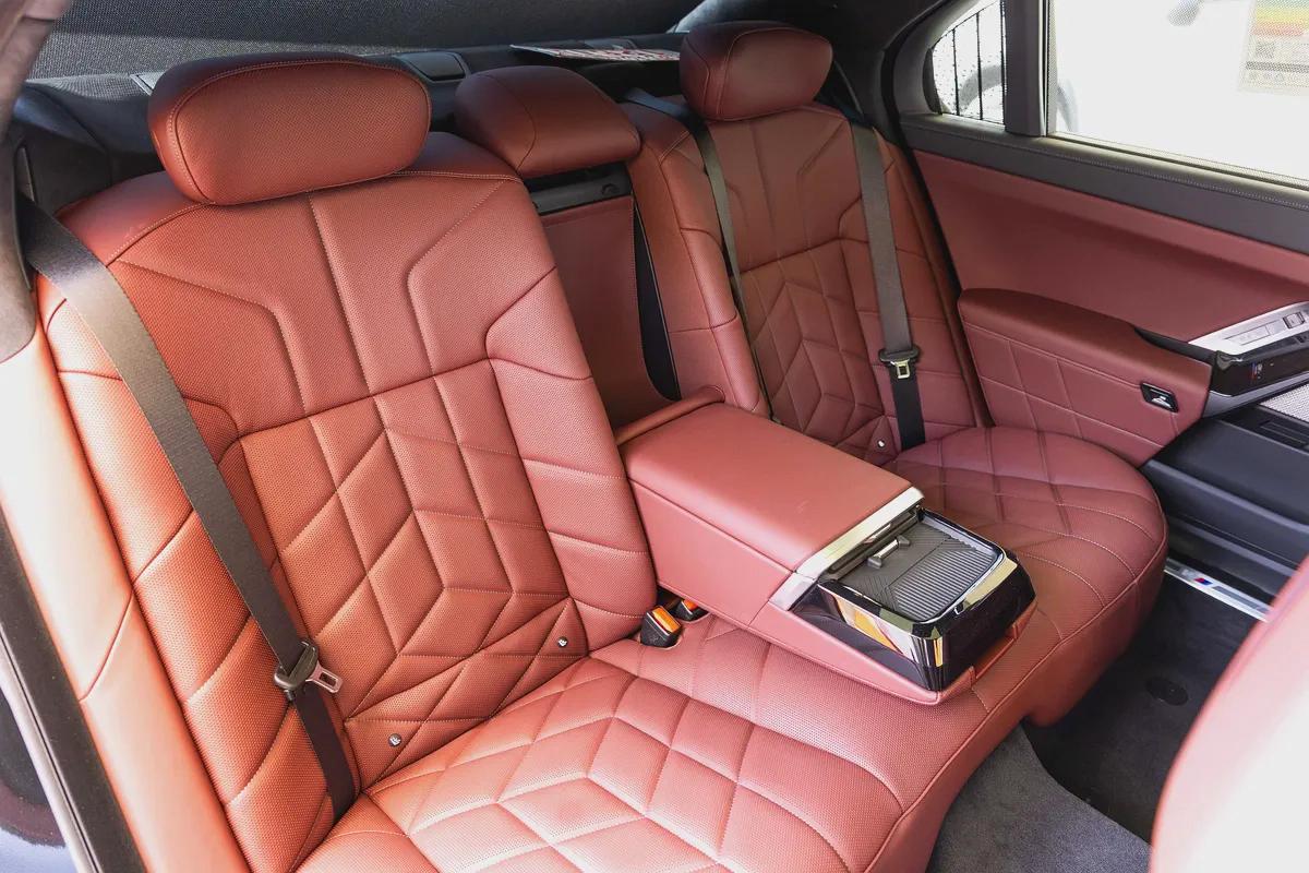 BMW 7-Series 735i 2026 - GCC Specs - Like New!-12-12