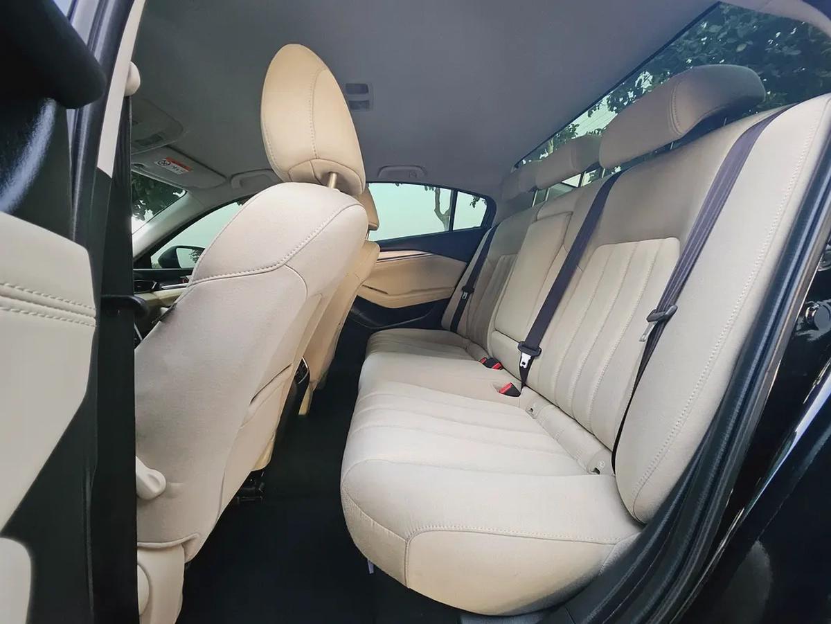 Mazda 6 S Grade 2022 - GCC Specs - Prestine Mint Condition With Low KM Perfect Family Sedan-7-7