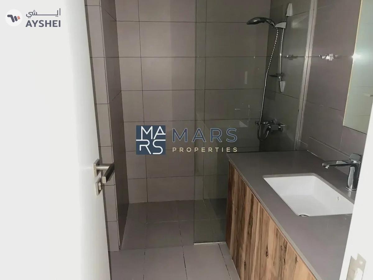 | Spacious | Kitchen Appliances |. Community View |-1-1