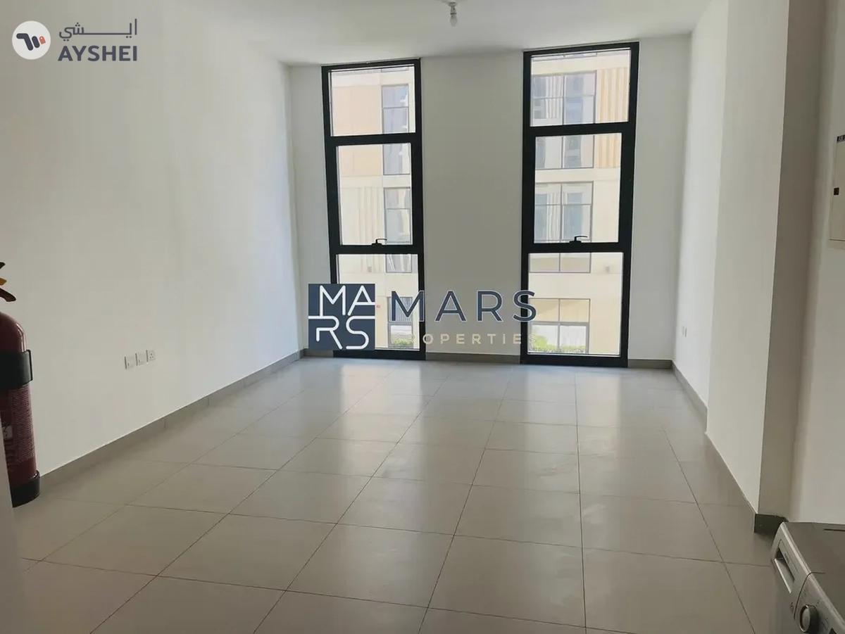 | Spacious | Kitchen Appliances |. Community View |-4-4