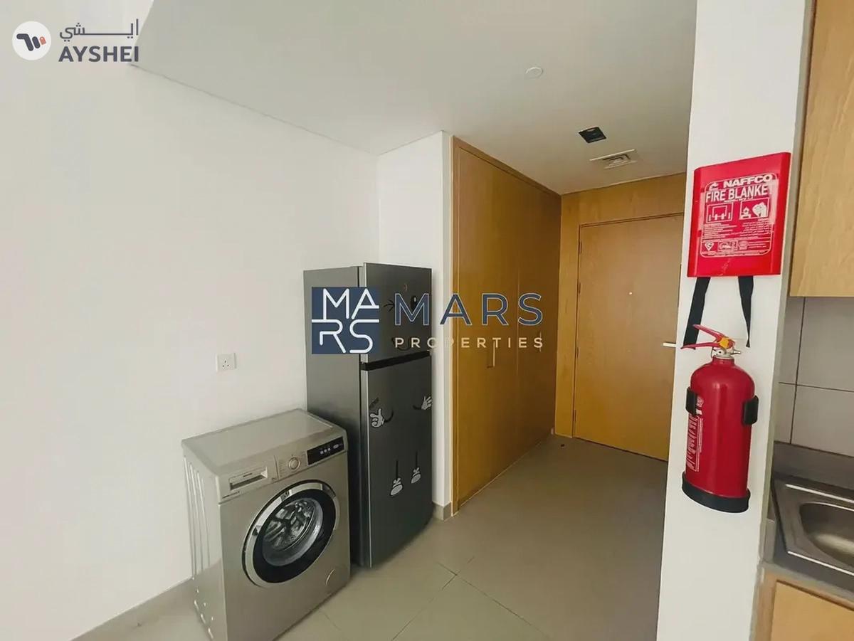 | Spacious | Kitchen Appliances |. Community View |-5-5