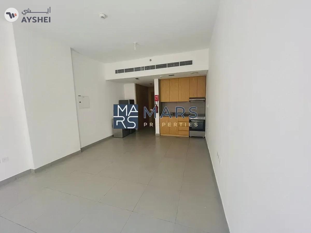 | Spacious | Kitchen Appliances |. Community View |-7-7