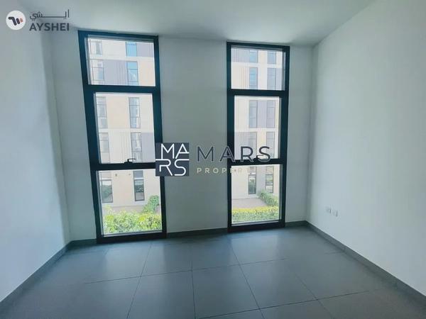 | Spacious | Kitchen Appliances |. Community View |