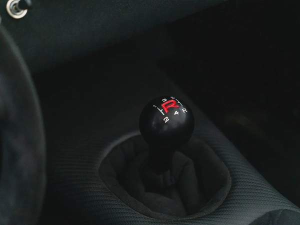 Cash: 249,000 AED | Caterham 340R / Bespoke High Option Order / Caterham Warranty