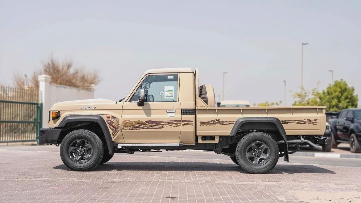 2025 Toyota Land Cruiser 79 SC 2.8L Diesel MT-4-4