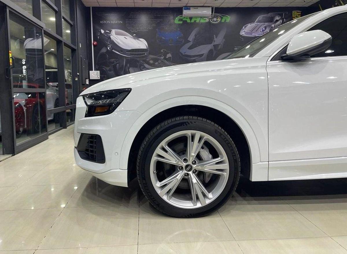 Audi Q8 55 TFSI quattro (340 HP)-5-5