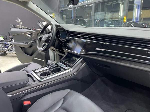 Audi Q8 55 TFSI quattro (340 HP)