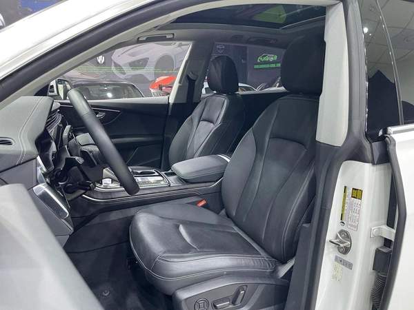 Audi Q8 55 TFSI quattro (340 HP)