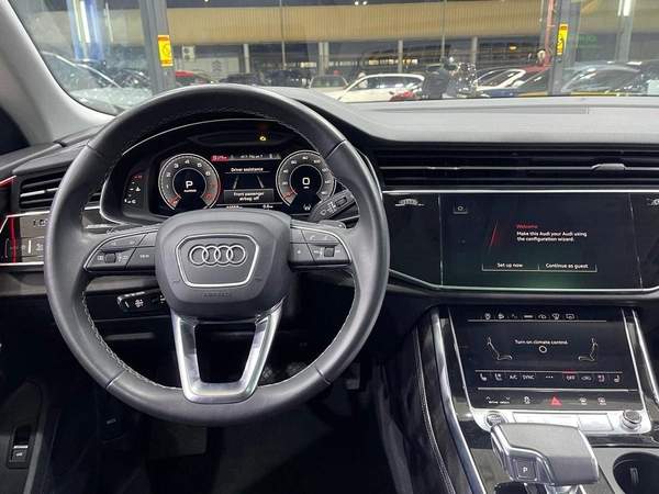 Audi Q8 55 TFSI quattro (340 HP)