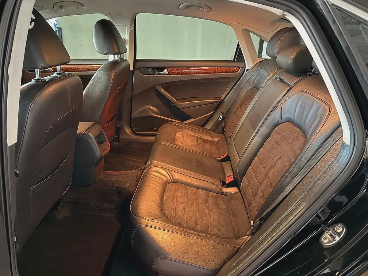 Volkswagen Passat SEL V5 2.5L 2012 Model GCC Specs WIth Partial Service History In Perfect Condition-9-9