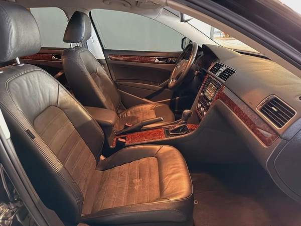 Volkswagen Passat SEL V5 2.5L 2012 Model GCC Specs WIth Partial Service History In Perfect Condition