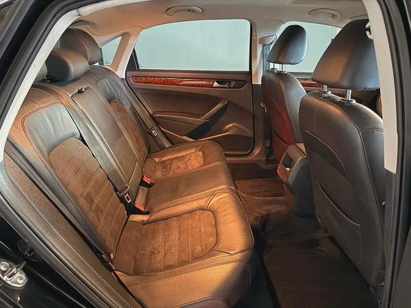 Volkswagen Passat SEL V5 2.5L 2012 Model GCC Specs WIth Partial Service History In Perfect Condition