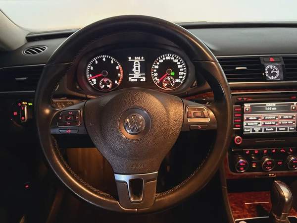 Volkswagen Passat SEL V5 2.5L 2012 Model GCC Specs WIth Partial Service History In Perfect Condition