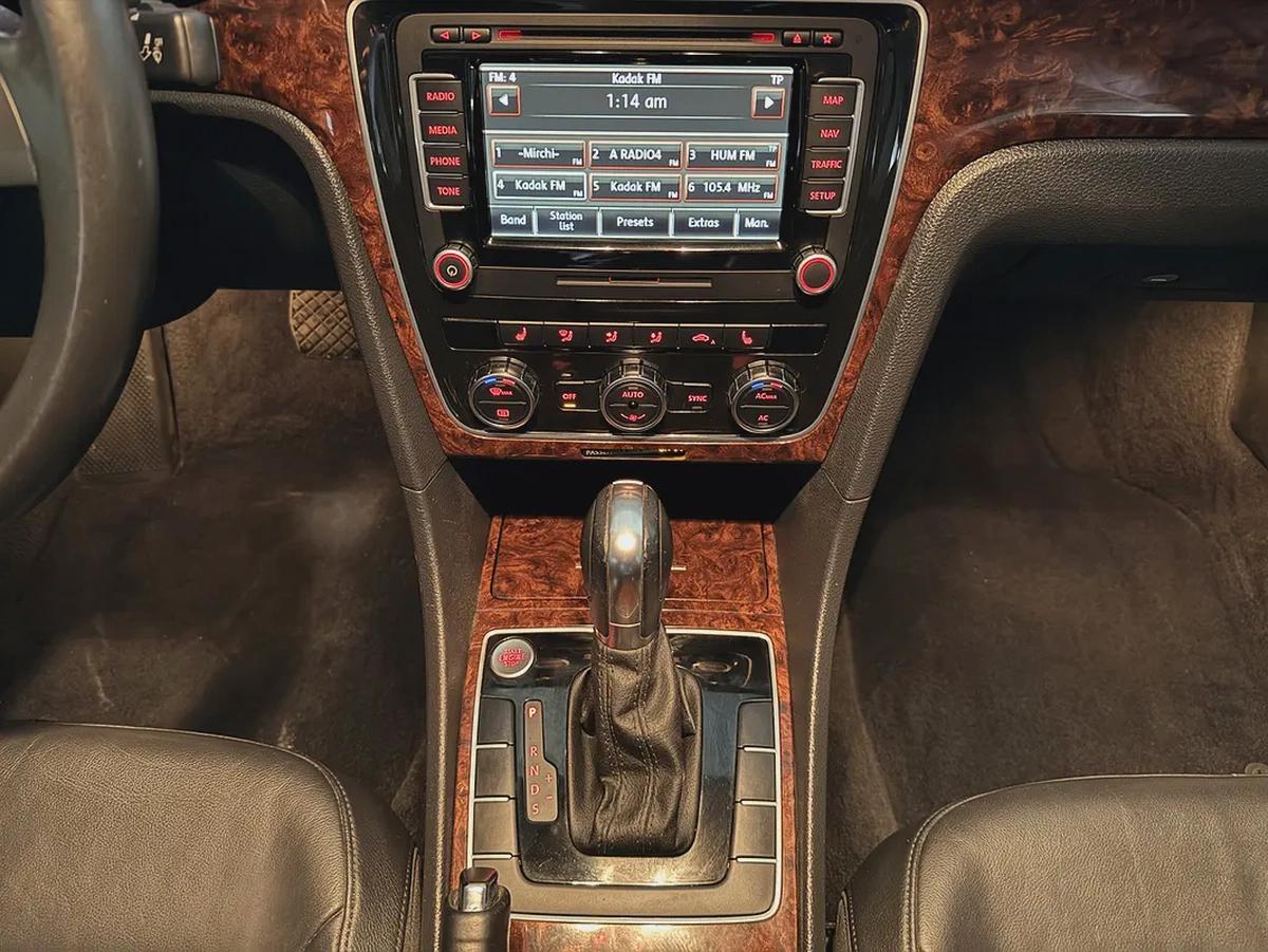 Volkswagen Passat SEL V5 2.5L 2012 Model GCC Specs WIth Partial Service History In Perfect Condition-15-15