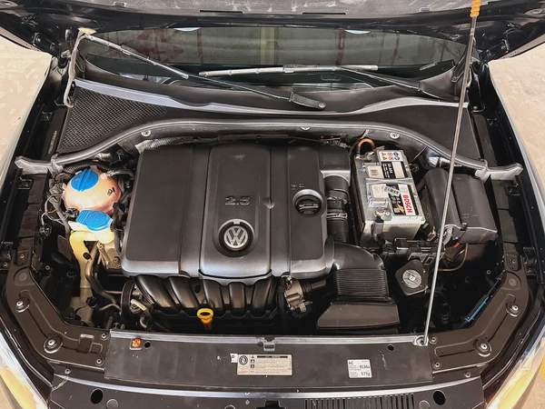 Volkswagen Passat SEL V5 2.5L 2012 Model GCC Specs WIth Partial Service History In Perfect Condition