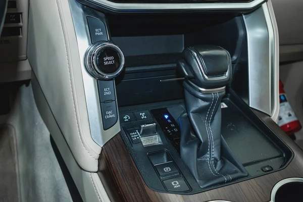 1 YR WARRANTY | 4.0 GXR | GCC | AED 4,000 PM