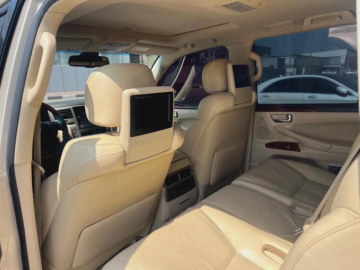 GCC Specs Lexus LX 570 Sport 2015 - Perfect Condition-8-8