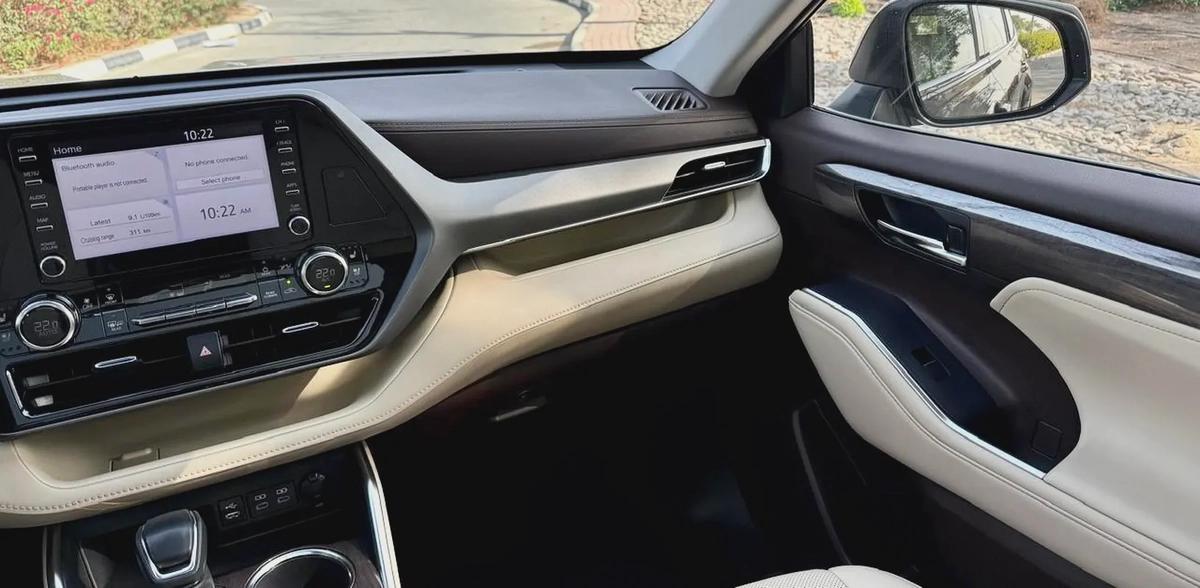 2022 Toyota Highlander VXR Hybrid | G.C.C | First Owner-15-15