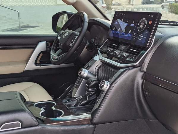 TOYOTA LAND CRUISER 2009 FACELIFTED 2025 WITH INTERIOR AND EXTERIOR GCC IN EXCELLENT CONDITION