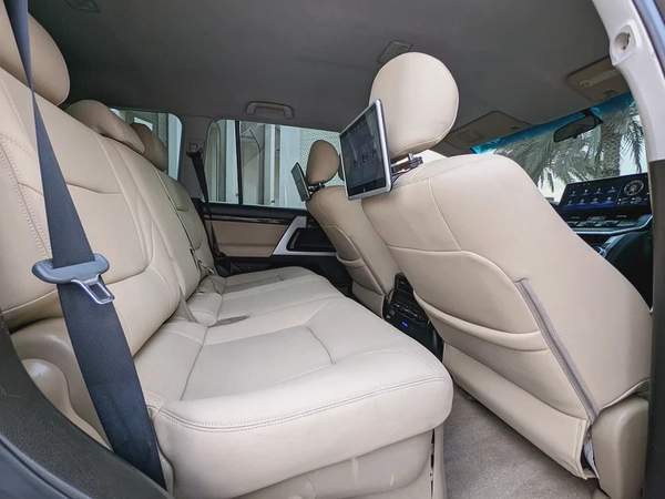 TOYOTA LAND CRUISER 2009 FACELIFTED 2025 WITH INTERIOR AND EXTERIOR GCC IN EXCELLENT CONDITION