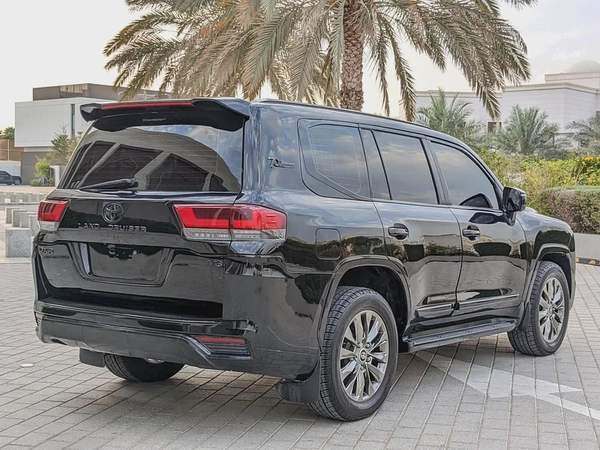 TOYOTA LAND CRUISER 2009 FACELIFTED 2025 WITH INTERIOR AND EXTERIOR GCC IN EXCELLENT CONDITION