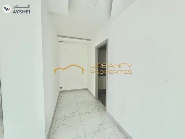 Unfurnished | 3 Glass Cabins | Balcony | Downtown View | 991 Sqft