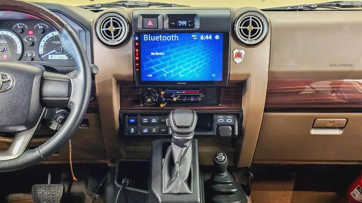 TOYOTA - LAND CRUISER - LC76 - LX HARD TOP - SINGLE CABIN - V6 4.0L - 2024 - GCC SPECS - 5000KM-2-2