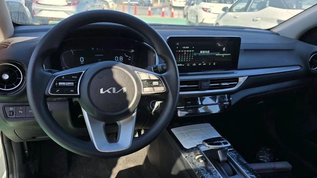 Kia Cerato 1.5L-8-8