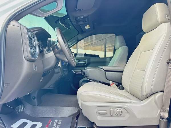 شيفروليه سيلفرادو LT تريل بوس ابيض / بيج 2021 خليجي