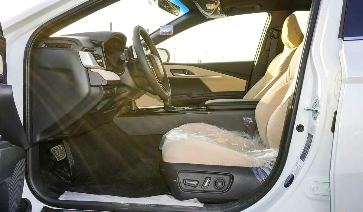 2026 - CAMRY LE 2.5L HYBRID WITH PANORAMIC ROOF - GCC-9-9