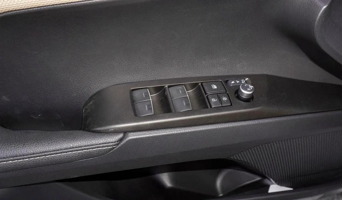 2026 - CAMRY LE 2.5L HYBRID WITH PANORAMIC ROOF - GCC-10-10