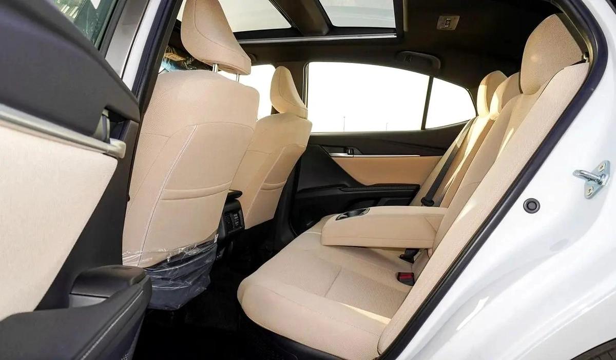 2026 - CAMRY LE 2.5L HYBRID WITH PANORAMIC ROOF - GCC-5-5
