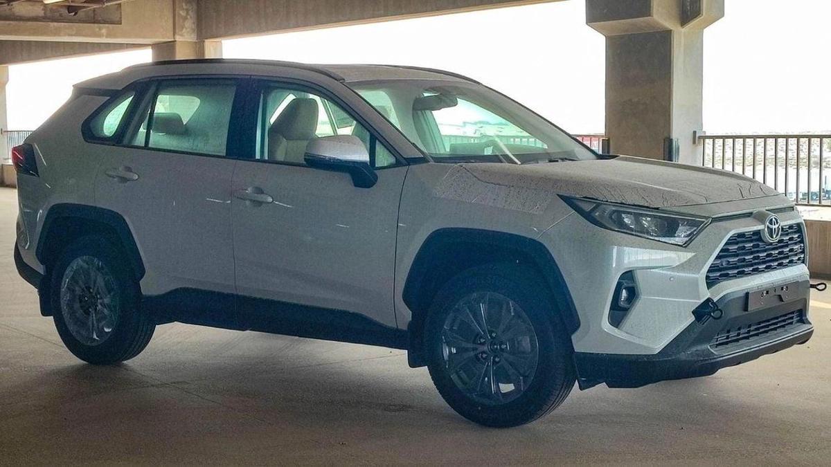 Toyota RAV4 RAV4 XLE 2.5L 4WD-2-2