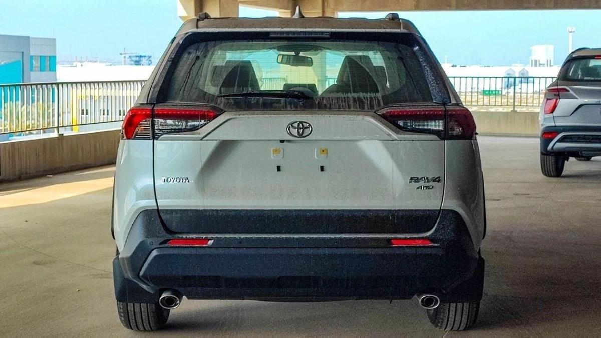 Toyota RAV4 RAV4 XLE 2.5L 4WD-4-4