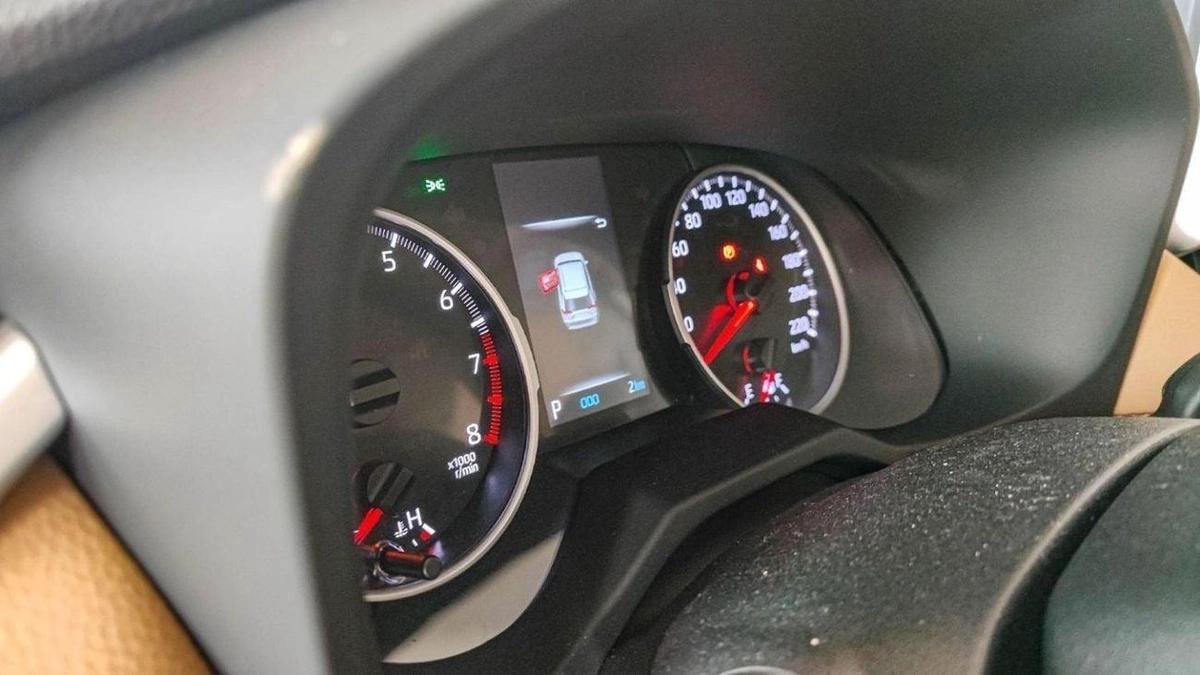 Toyota RAV4 RAV4 XLE 2.5L 4WD-7-7