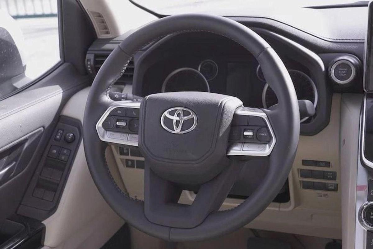 Toyota Land Cruiser GXR 3.5L-8-8