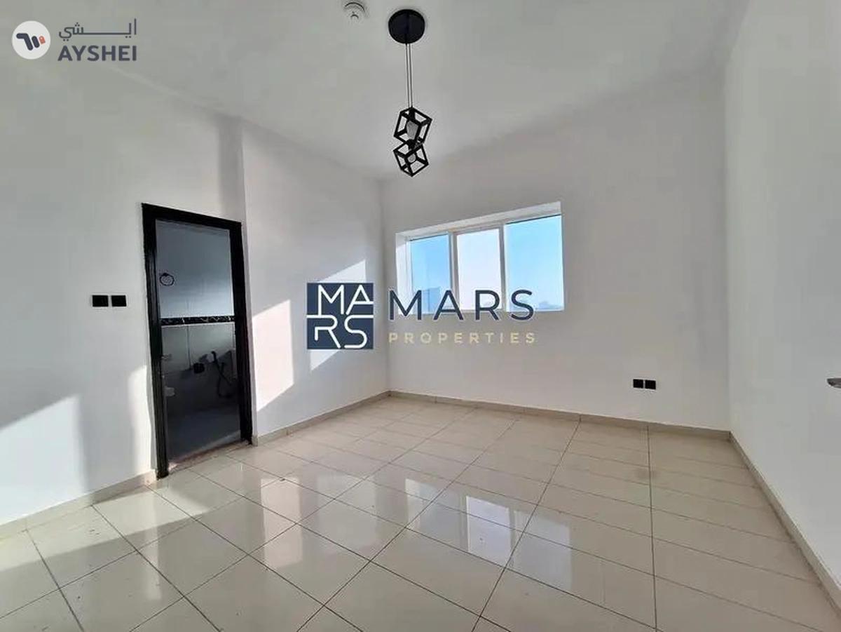 Best Newly Renovated {2BHK Apartment} Free Parking-5-5