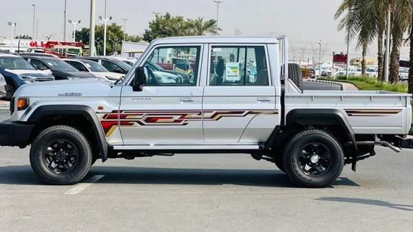 Toyota Land Cruiser Pick Up 4.0L PETROL AUTOMATIC DOUBLE CABINE 2024 GCC
