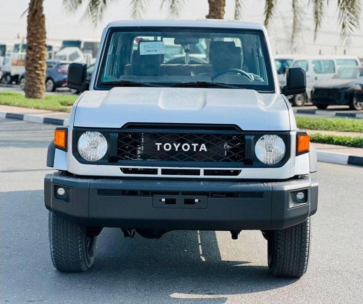 Toyota Land Cruiser Pick Up 4.0L PETROL AUTOMATIC DOUBLE CABINE 2024 GCC-2-2