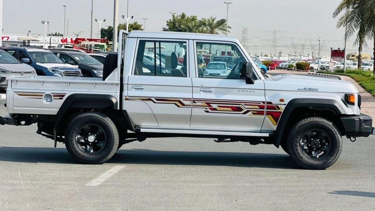 Toyota Land Cruiser Pick Up 4.0L PETROL AUTOMATIC DOUBLE CABINE 2024 GCC-3-3