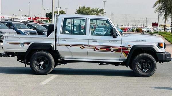 Toyota Land Cruiser Pick Up 4.0L PETROL AUTOMATIC DOUBLE CABINE 2024 GCC