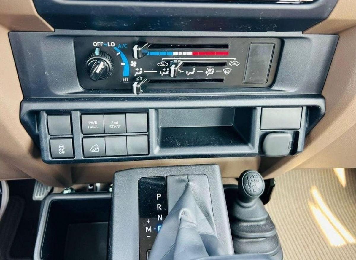 Toyota Land Cruiser Pick Up 4.0L PETROL AUTOMATIC DOUBLE CABINE 2024 GCC-10-10