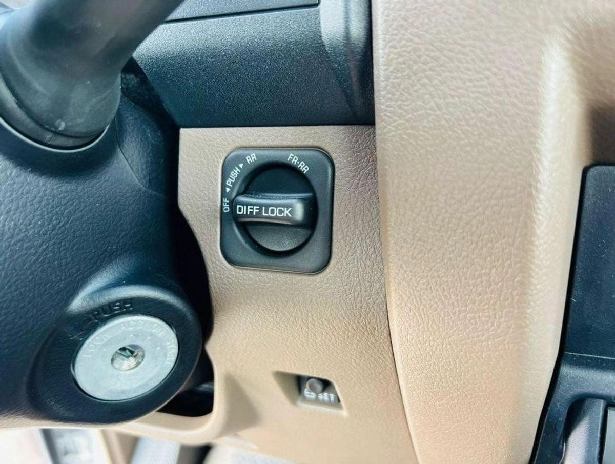 Toyota Land Cruiser Pick Up 4.0L PETROL AUTOMATIC DOUBLE CABINE 2024 GCC-12-12