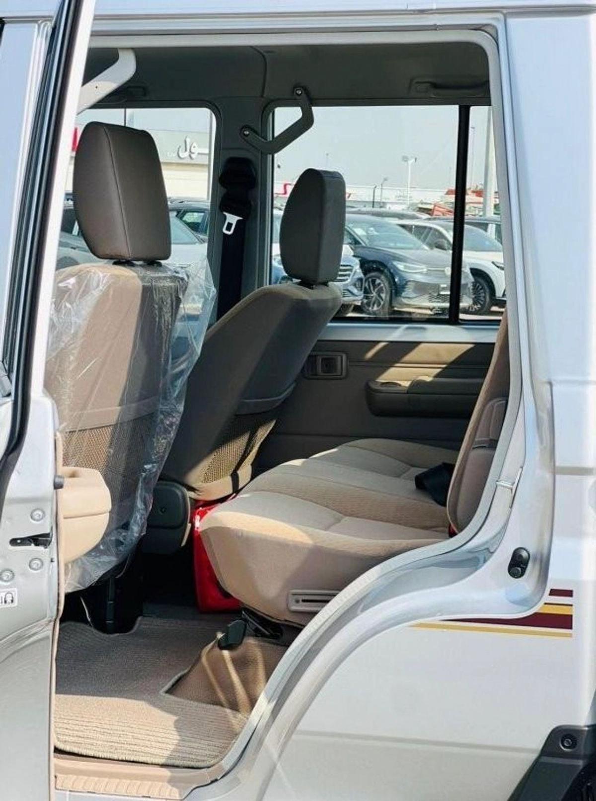 Toyota Land Cruiser Pick Up 4.0L PETROL AUTOMATIC DOUBLE CABINE 2024 GCC-14-14