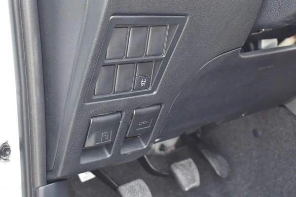 Toyota Hilux SR5 MT 2.7 PETROL