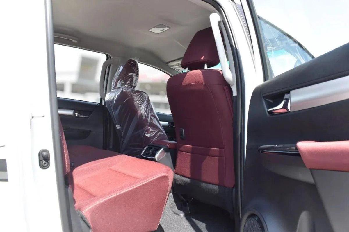 Toyota Hilux SR5 MT 2.7 PETROL-4-4