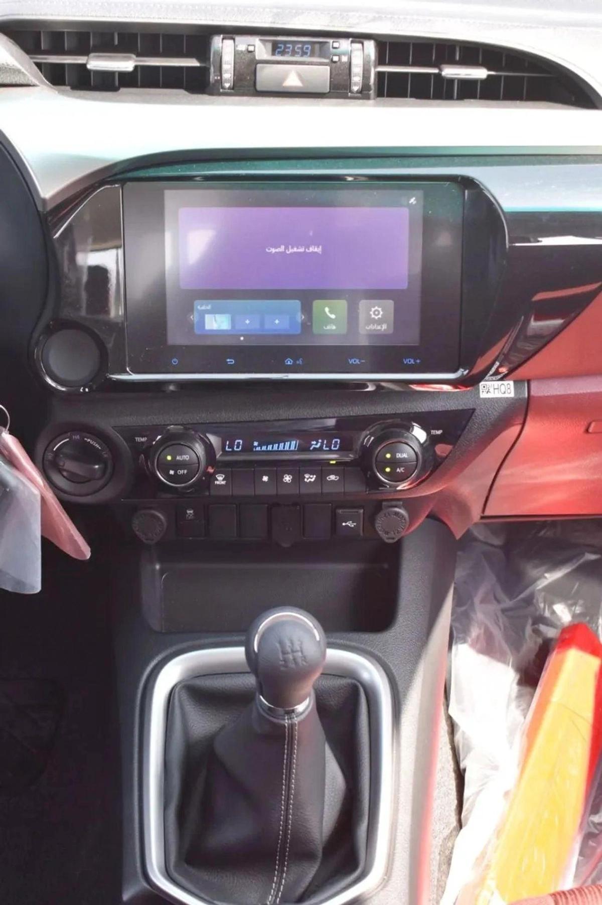 Toyota Hilux SR5 MT 2.7 PETROL-5-5