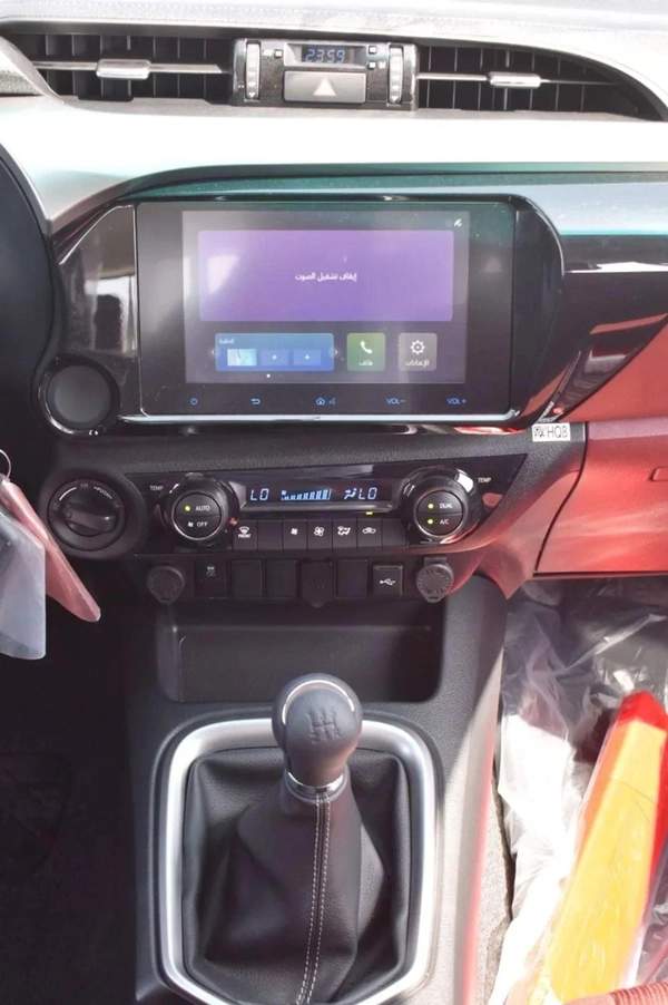Toyota Hilux SR5 MT 2.7 PETROL